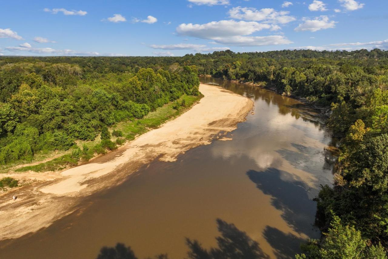 Whiskey On The River Petal Luaran gambar